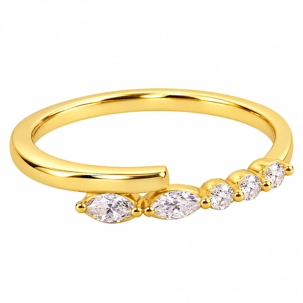 Elegant Open Gold Ring with Sparkling Gemstones